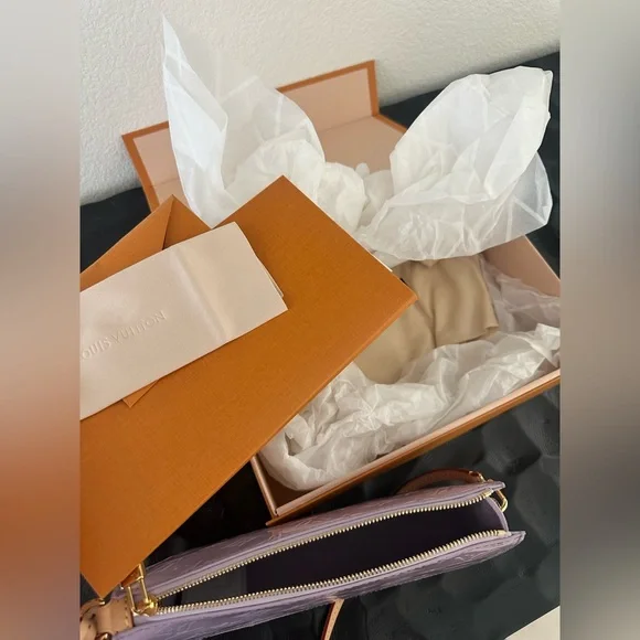 Louis Vuitton Lexington Pouch - Picture 2 of 10